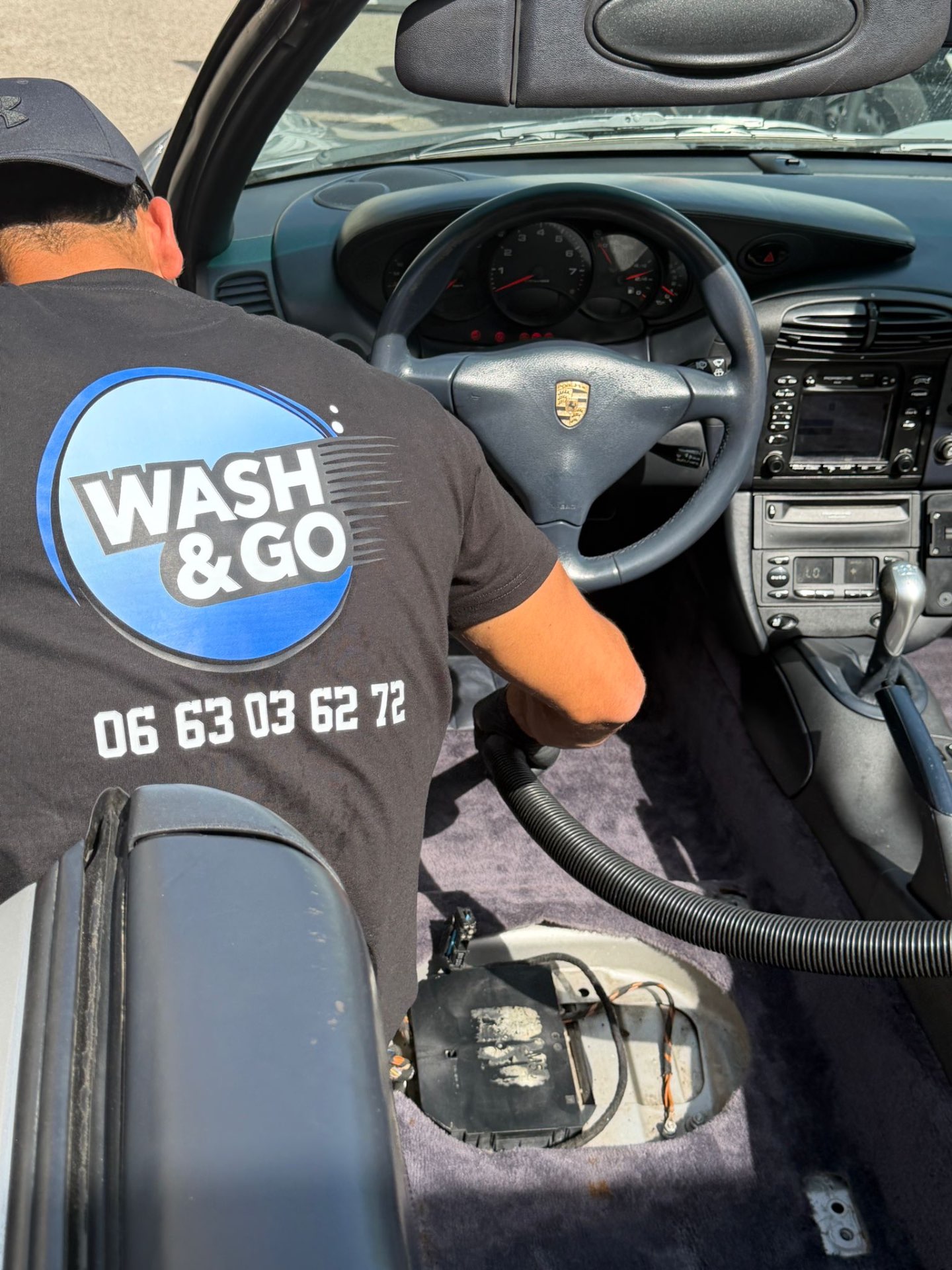 Intervention Wash&Go sur Porsche — nettoyage intérieur premium